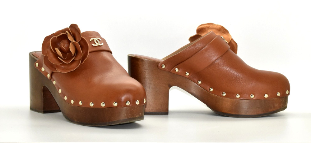 B00 Auth CHANEL Brown Leather Camellia Flower Gold Tone CC Logo Mules Size 40
